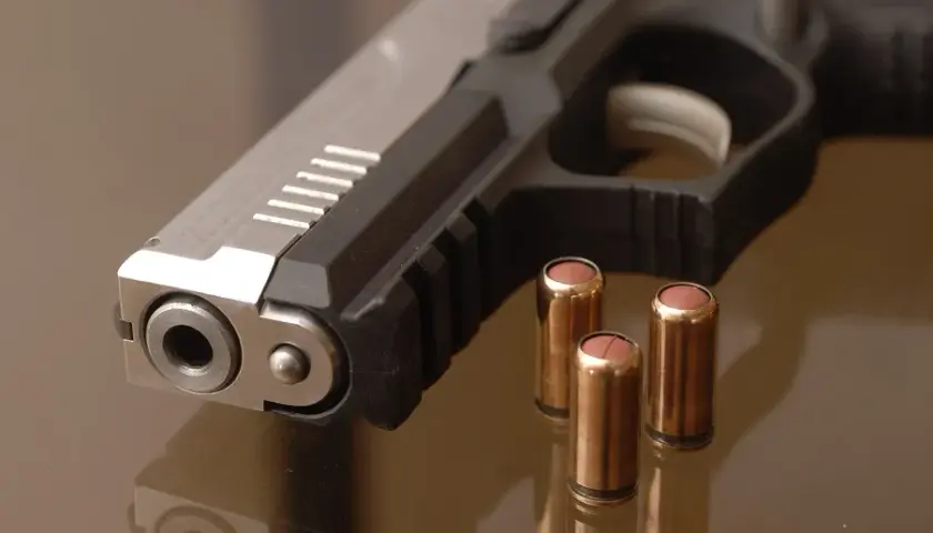 Pistolet gazowy w Polsce: legalność, pozwolenia, samoobrona
