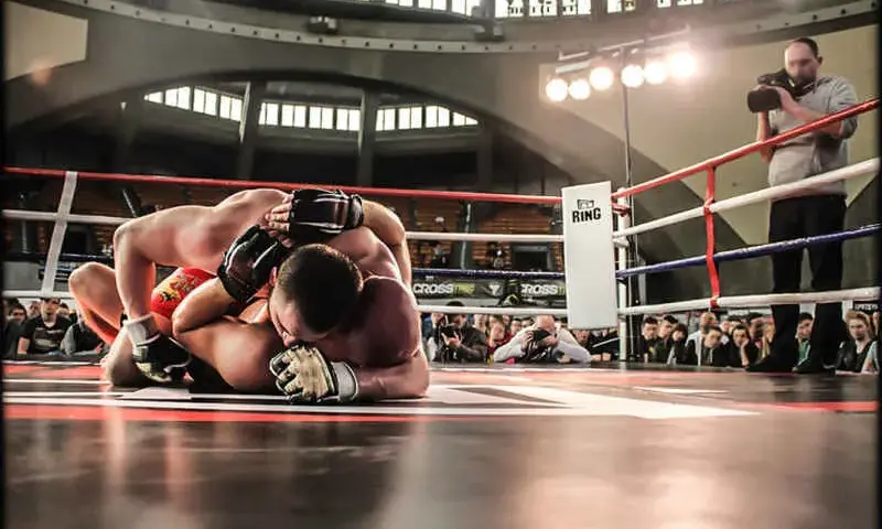 MMA: Co to jest? Zasady, techniki i jak zacząć trenować