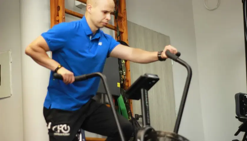 Trening aerobowy: Jak zacząć, by spalić tłuszcz i poprawić kondycję?